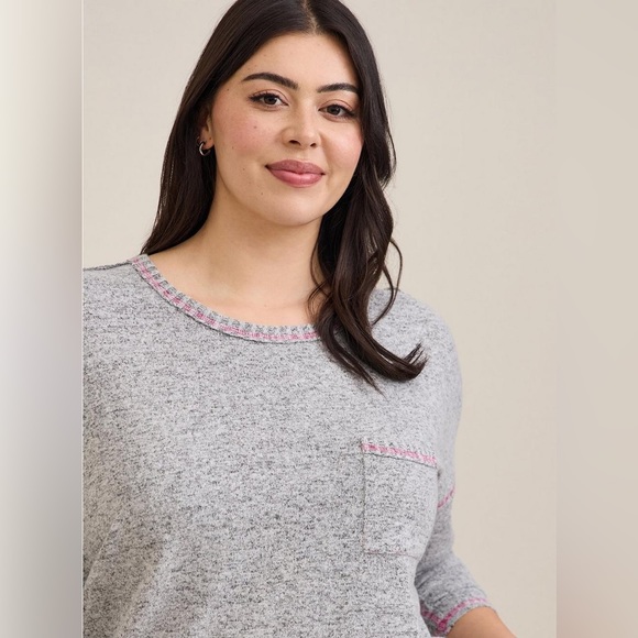 Torrid Relaxed Fit Super Soft Plush Crew Neck Pocket Contrast Stitch Tee - Picture 3 of 4